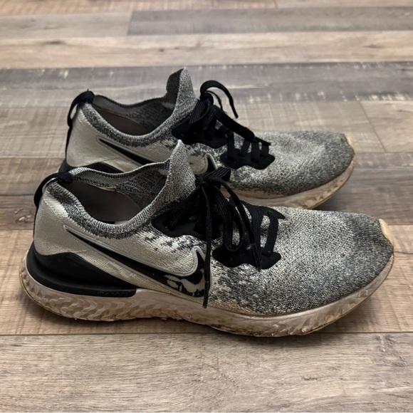 Nike React Black and Gray Running Shoes - Picture 4 of 5